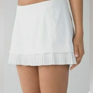 Lululemon City Sky Run By Skirt in white. Size 10
